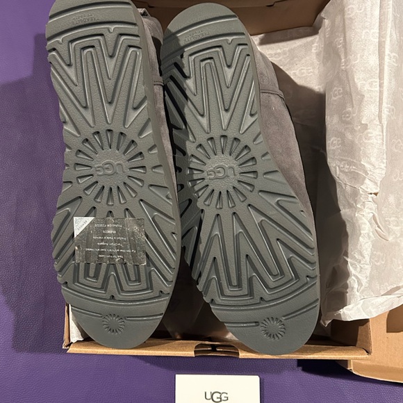 NEW UGG Cory II Genuine Shearling Lined Boot Size 8 - Picture 3 of 4